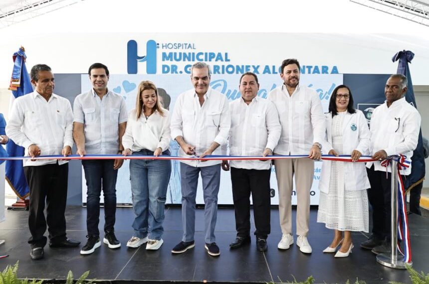 Presidente Abinader entrega Emergencia y remozamiento del Hospital Guarionex Alcántara