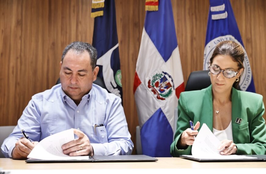 SNS firma tres acuerdos para impulsar mejoras en laboratorios, investigaci&oacute;n y accesibilidad en la Red P&uacute;blica